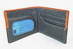 Billetera de cuero genuino combinado para Hombre con tarjetero y varios compartimientos internos.  Diseño moderno combinado, elegante y resistente, ideal para el uso diario. Cuenta con múltiples compartimentos para billetes, tarjetas y documentos. Confeccionada en cuero vacuno argentino de primera calidad en color a elección. Incluye Caja Individual. - 2