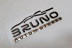 Dome LETRA x LETRA con resinado asistido. Tanto para letras sueltas o diseño con formas complejas es necesario asistir de forma manual el proceso de resinado. Este tipo de dome se realiza tanto en base metalizada como blanca y es muy utilizado en concesionarias de auto y electrodomésticos. Este tipo de dome posee una presencia fuerte y moderna con calidad premium. Su grado de adherencia es buena y proporcional al espesor de cada letra, se entregan con un soporte transparente para levantar y pegar todo el dome al mismo tiempo. Los realizamos a partir de 100 unidades.