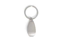 Llavero metálico modelo Opener con destapador de botellas integrado. Está fabricado en una resistente aleación de zinc que asegura su máxima durabilidad. Es un accesorio sumamente práctico y funcional para el uso diario. Resulta un artículo excelente para merchandising y campañas promocionales corporativas. Las medidas generales de la pieza son de 2,2 cm por 4,2 cm por 0,9 cm. - 2